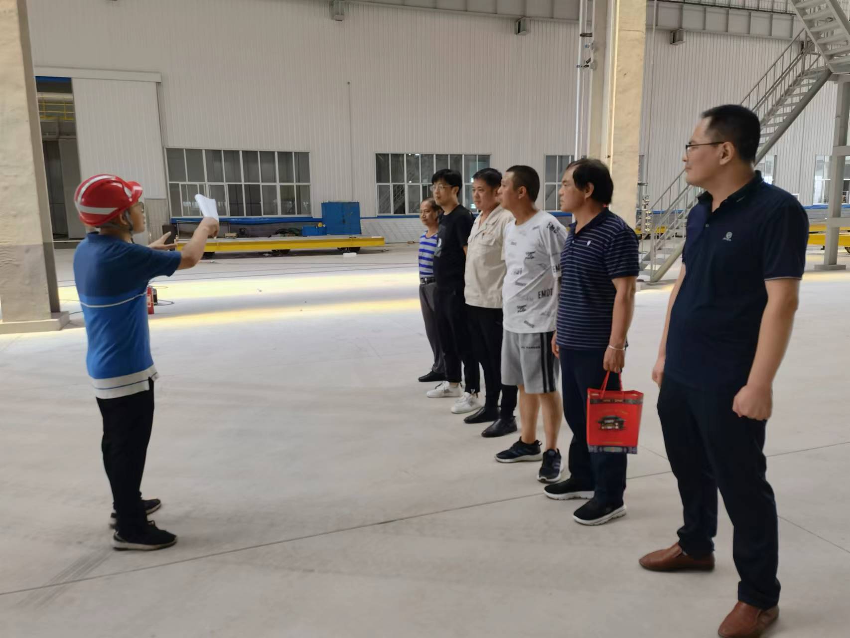 1660625574788815.jpg 总包方项目负责人授课中.jpg