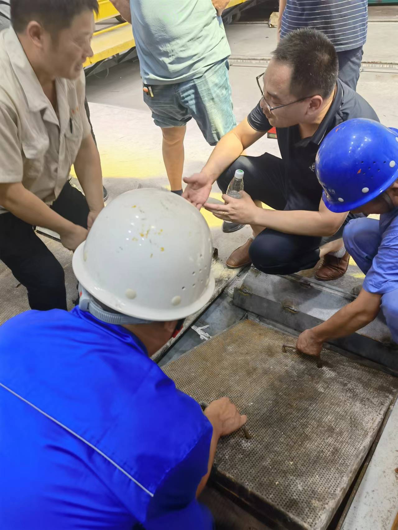 1660625579398947.jpg 现场技术沟通交流.jpg